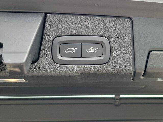 2023 Volvo XC60 B5 Ultimate Bright Theme