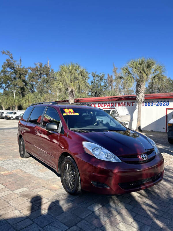 2009 Toyota Sienna CE 8-Passenger
