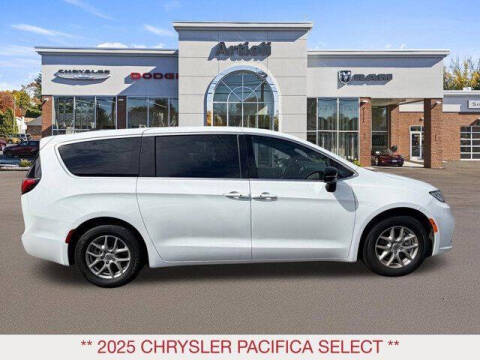 2025 Chrysler Pacifica Select