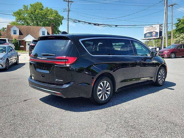 2024 Chrysler Pacifica Plug-In Hybrid Select
