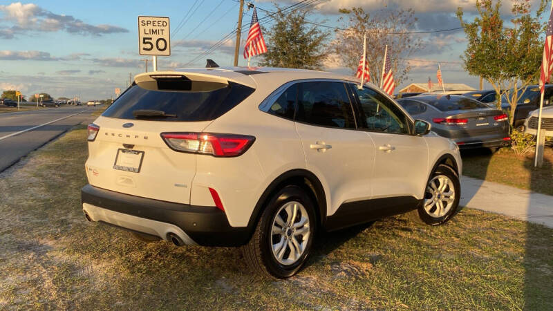 2020 Ford Escape SE