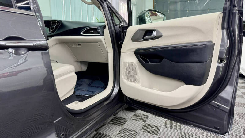 2021 Chrysler Pacifica Touring L