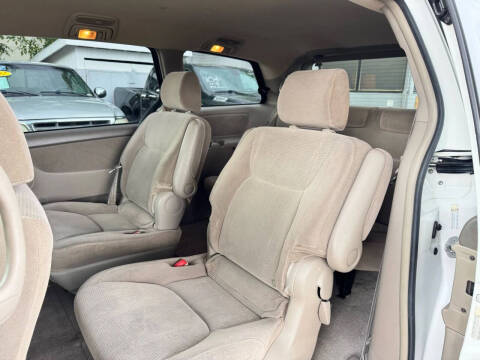 2004 Toyota Sienna
