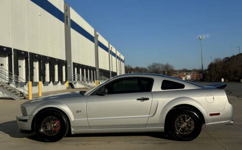 2005 Ford Mustang GT Premium