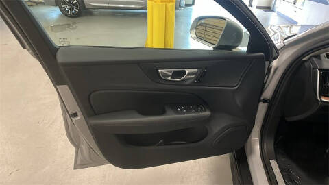 2025 Volvo V60 Cross Country B5 Plus