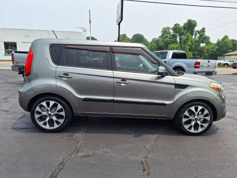 2013 Kia Soul for sale at G AND J MOTORS in Elkin NC