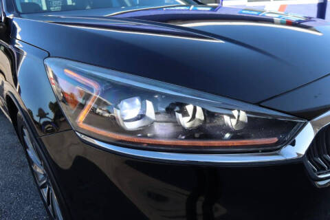 2017 Kia Cadenza Technology