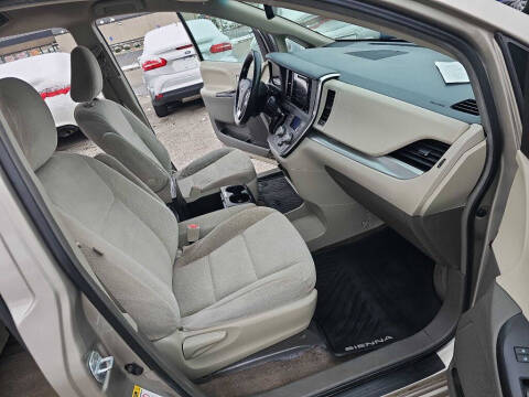 2016 Toyota Sienna LE 8-Passenger