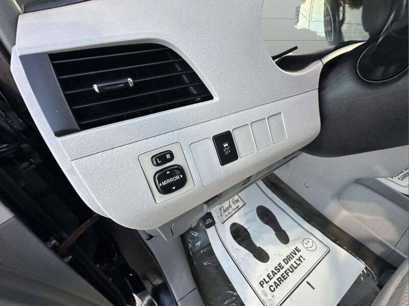 2014 Toyota Sienna LE 8-Passenger