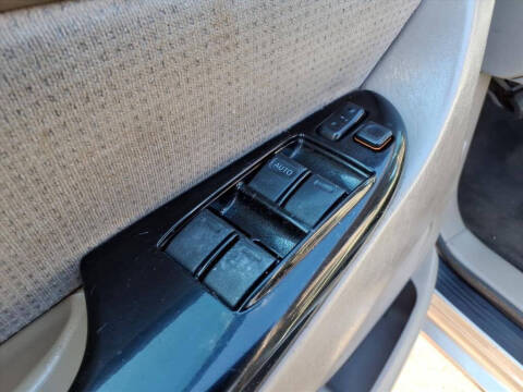 2004 Toyota Sienna LE 8 Passenger