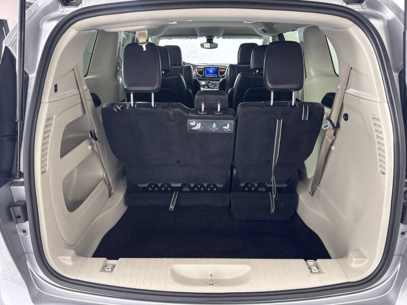 2017 Chrysler Pacifica Touring-L