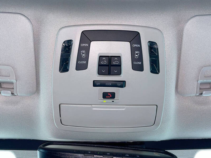 2025 Toyota Sienna LE 8-Passenger