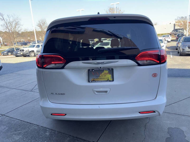 2021 Chrysler Voyager LX