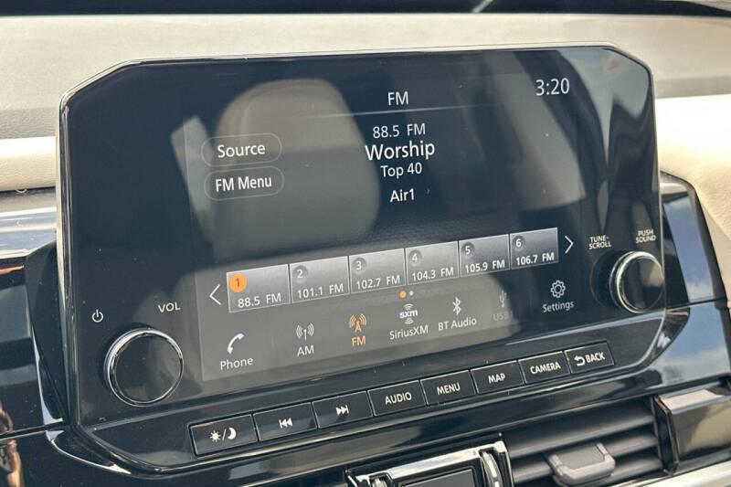 2022 Nissan Pathfinder SL