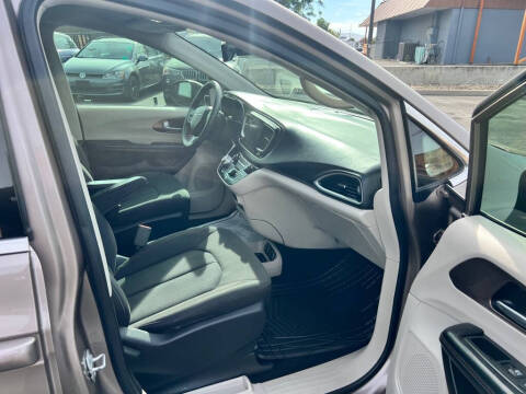 2017 Chrysler Pacifica Touring