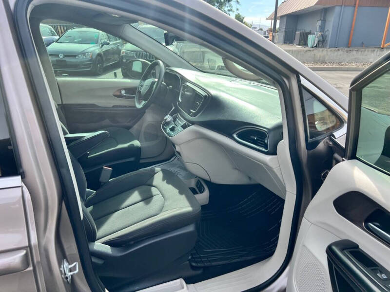 2017 Chrysler Pacifica Touring