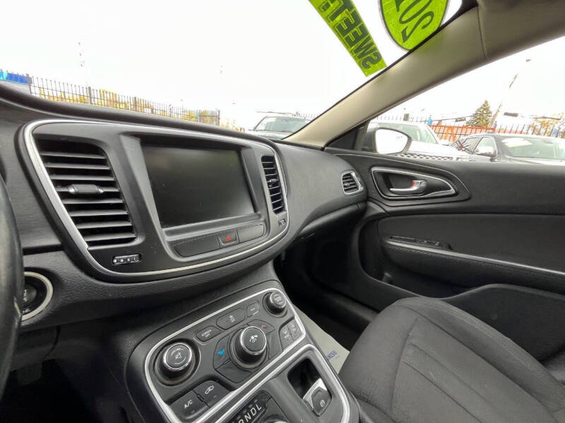 2015 Chrysler 200 Limited