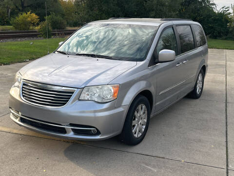 2013 Chrysler Town and Country for sale at Mr. Auto in Hamilton OH