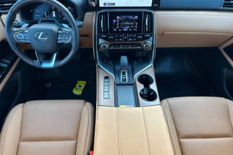 2025 Lexus LX 700h Luxury