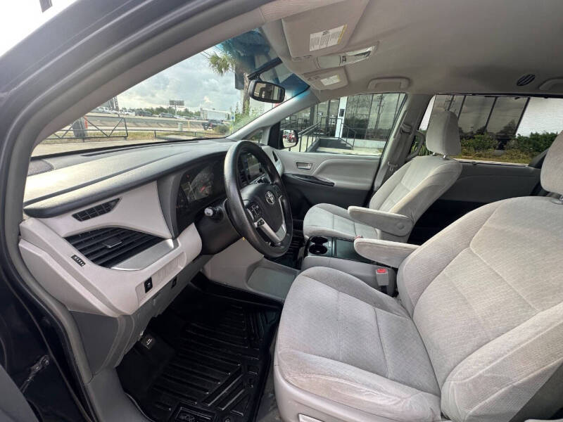 2015 Toyota Sienna LE 8-Passenger