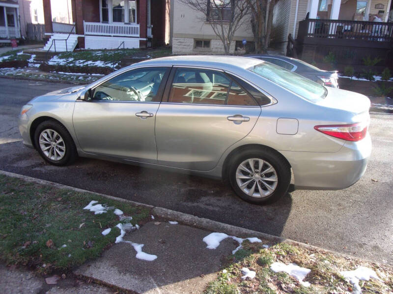 2017 Toyota Camry LE's photo