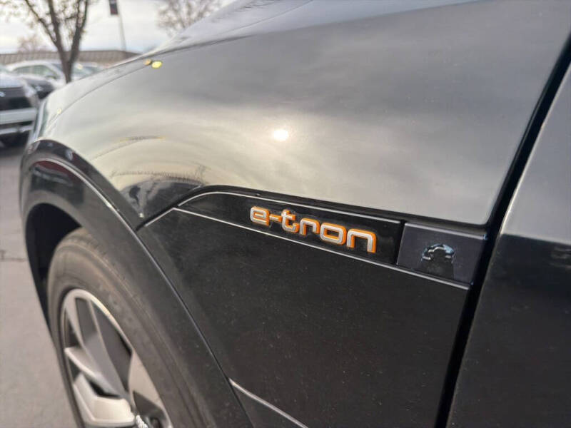 2021 Audi e-tron quattro Premium