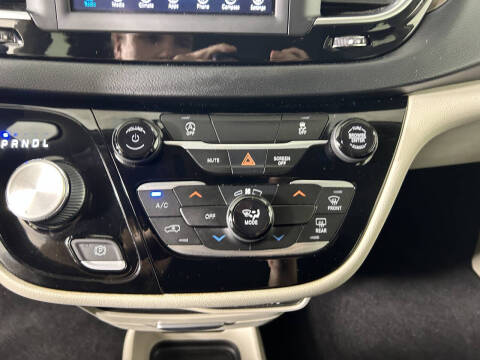2021 Chrysler Voyager L