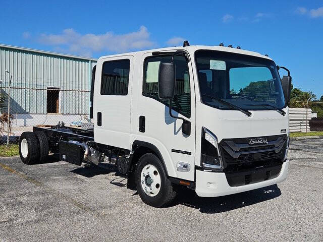 2026 Isuzu NPR-HD's photo