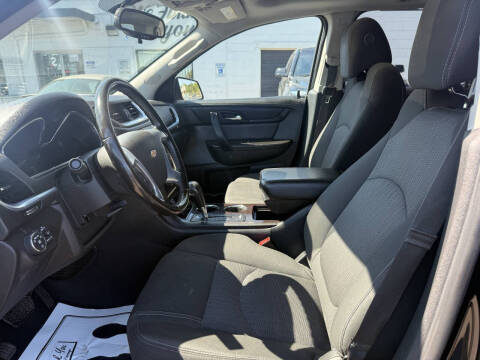 2017 Chevrolet Traverse LT