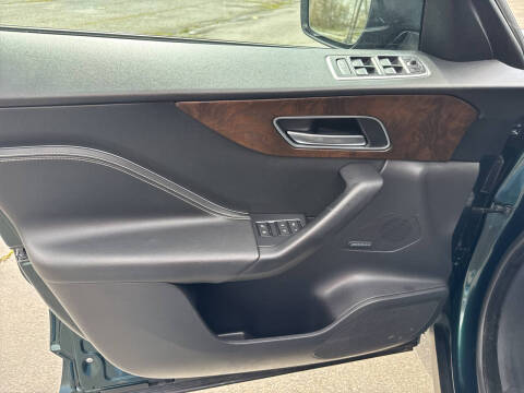 2017 Jaguar F-PACE 35t R-Sport