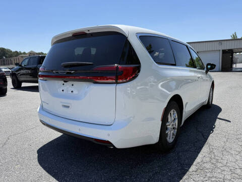 2027 Chrysler Pacifica Select