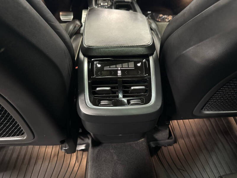 2016 Volvo XC90 T6 R-Design