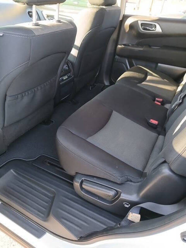 2017 Nissan Pathfinder SV