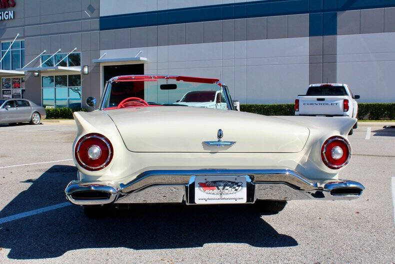 1957 Ford Thunderbird