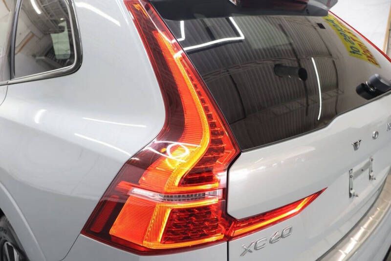 2024 Volvo XC60 B5 Plus Dark Theme