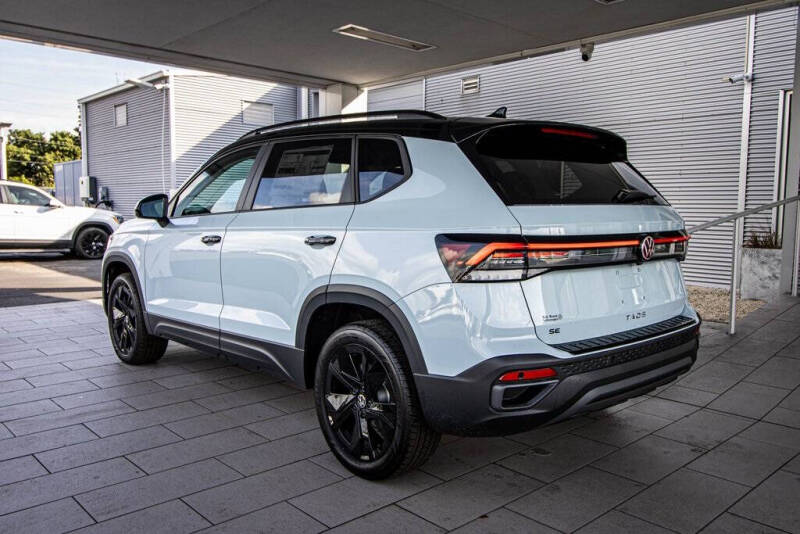 2026 Volkswagen Taos SE Black