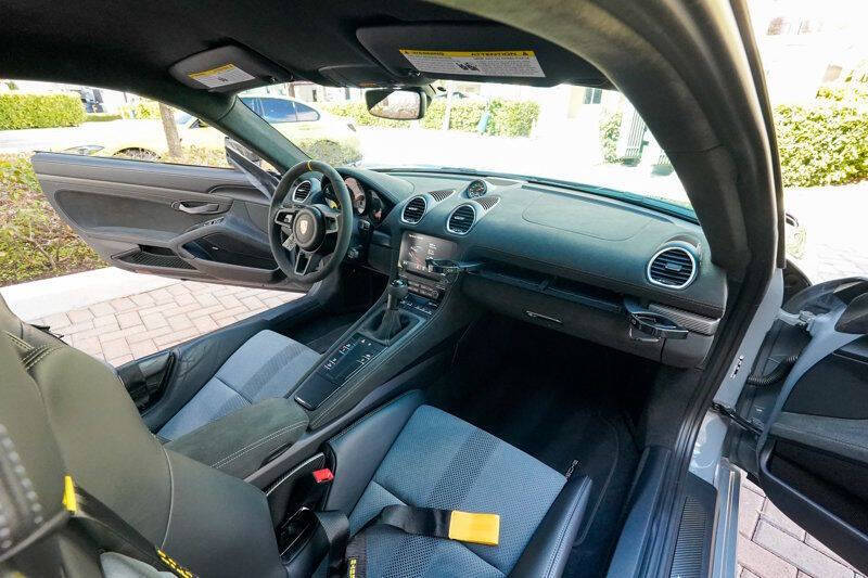 2024 Porsche 718 Cayman GT4 RS