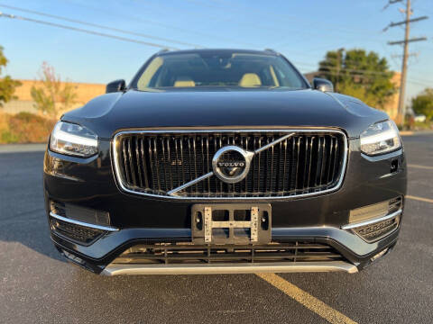 2016 Volvo XC90 T6 Momentum