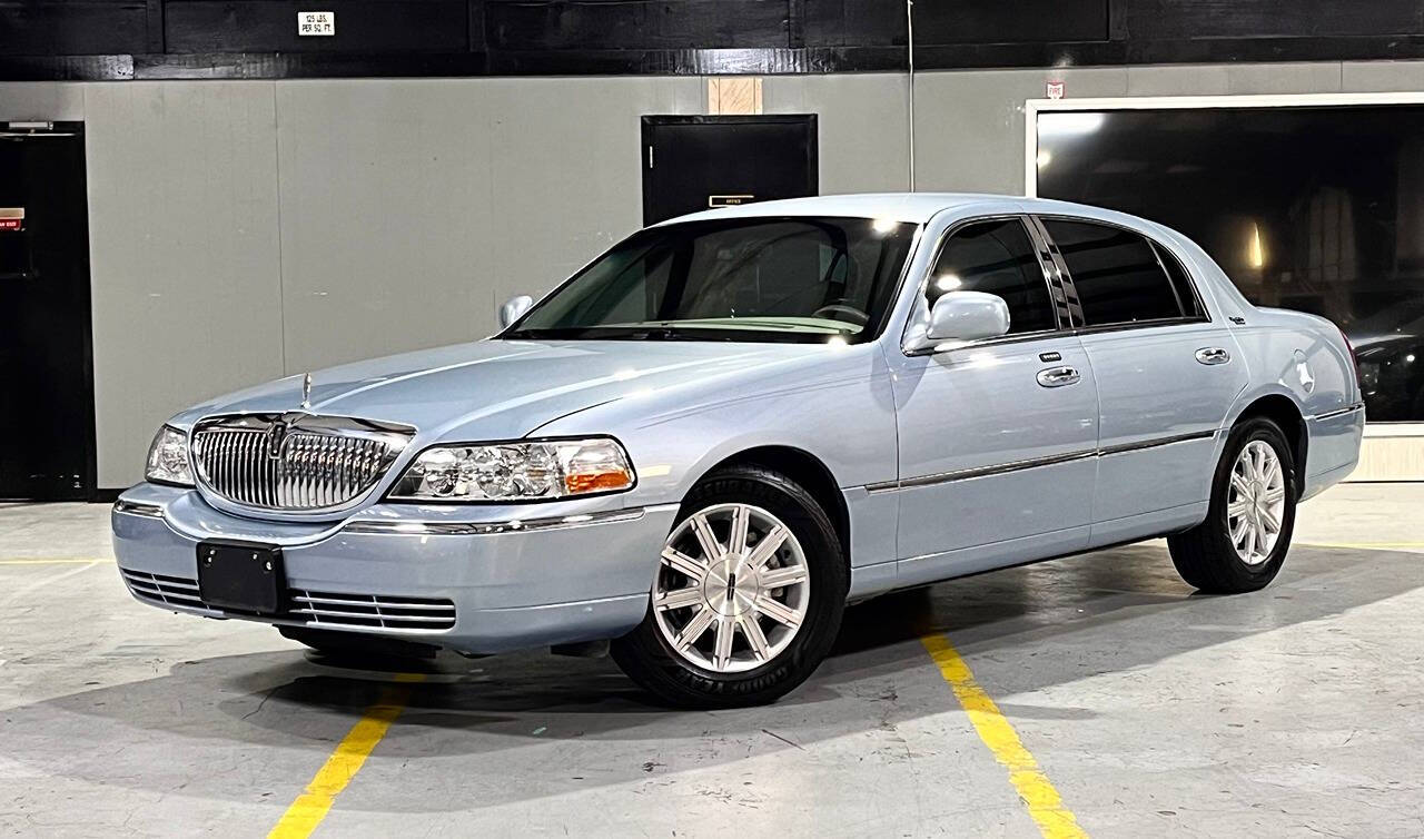 2010 Lincoln Town Car for sale at Carnival Car Company in Victoria, TX