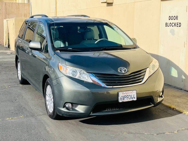 2012 Toyota Sienna