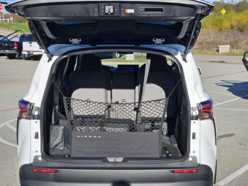 2026 Toyota Sienna LE 8-Passenger