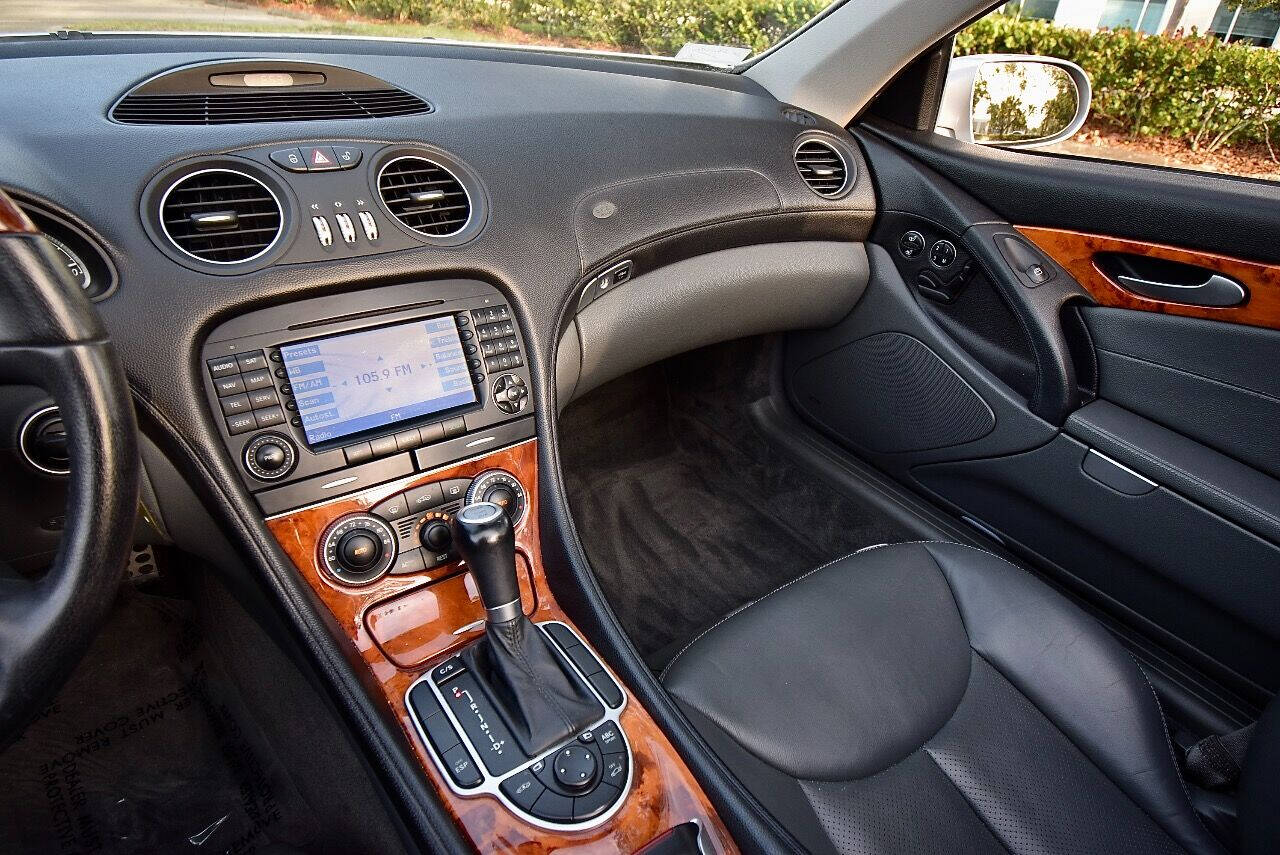 2005 Mercedes-Benz SL-Class 16