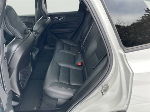 2025 Volvo XC60 B5 Plus Dark Theme