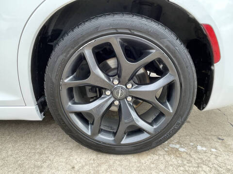 2017 Chrysler 300 C Platinum