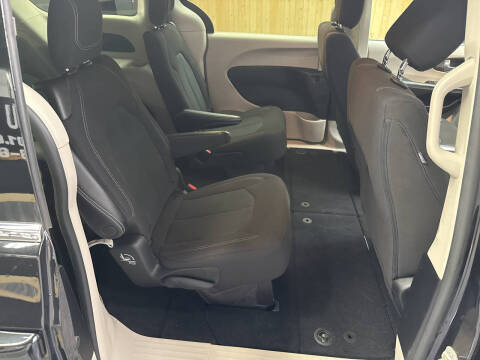 2022 Chrysler Voyager LX