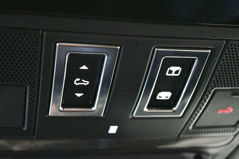 2023 Land Rover Defender 110 X-Dynamic SE