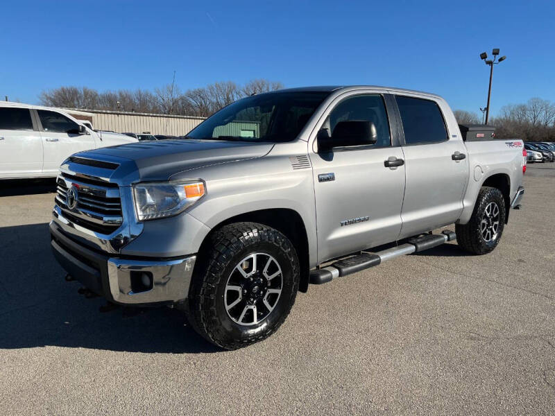 2016 Toyota Tundra SR5 photo 2