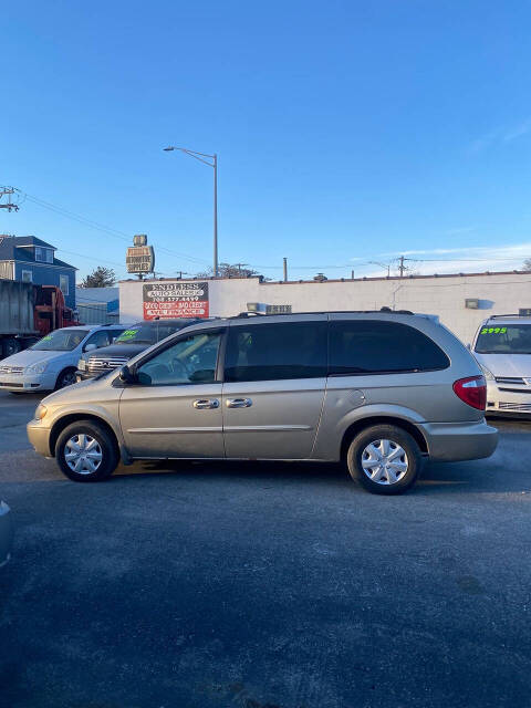 2005 Chrysler Town and Country for sale at Endless auto in Blue Island, IL