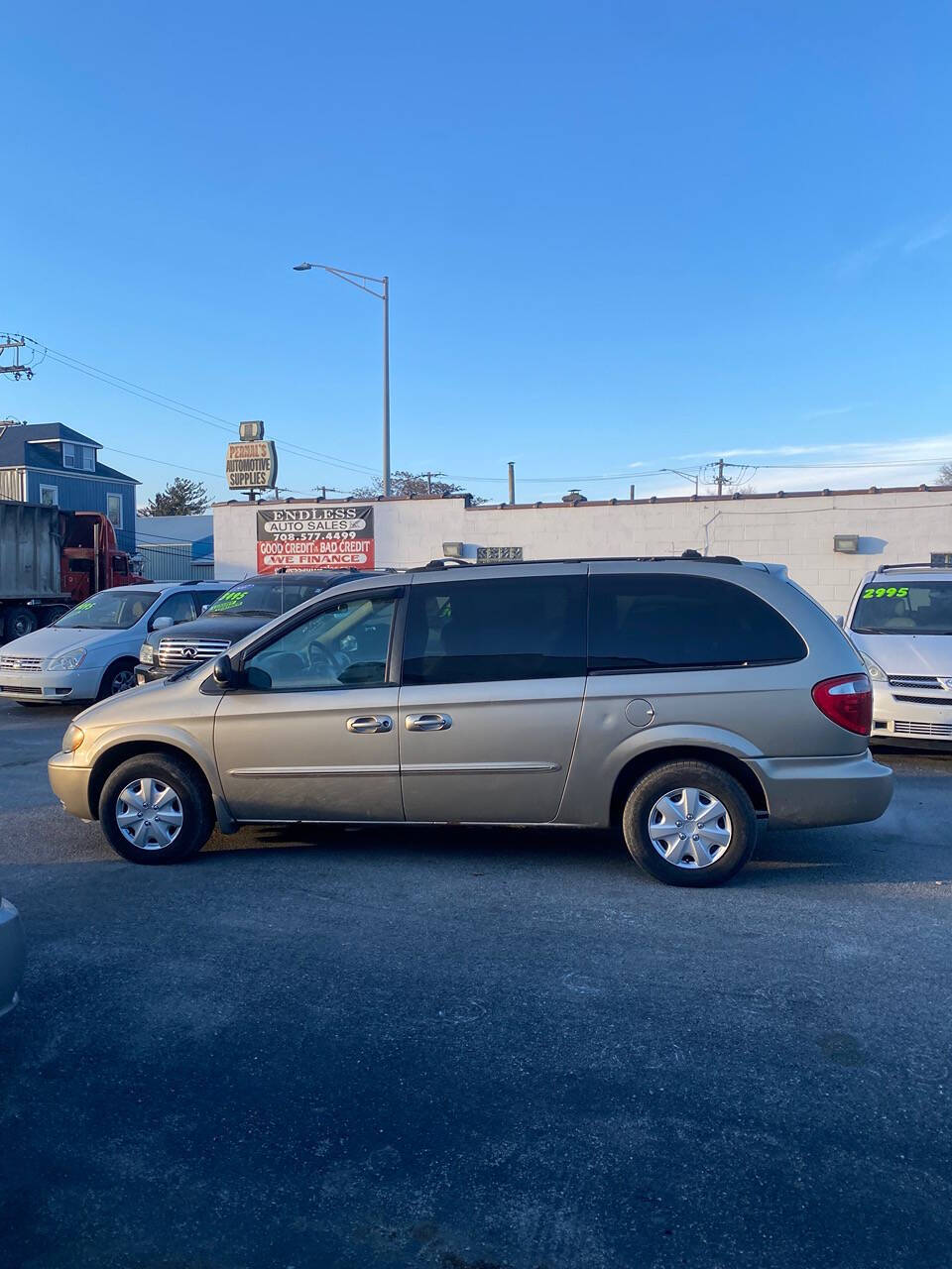 2005 Chrysler Town and Country for sale at Endless auto in Blue Island, IL