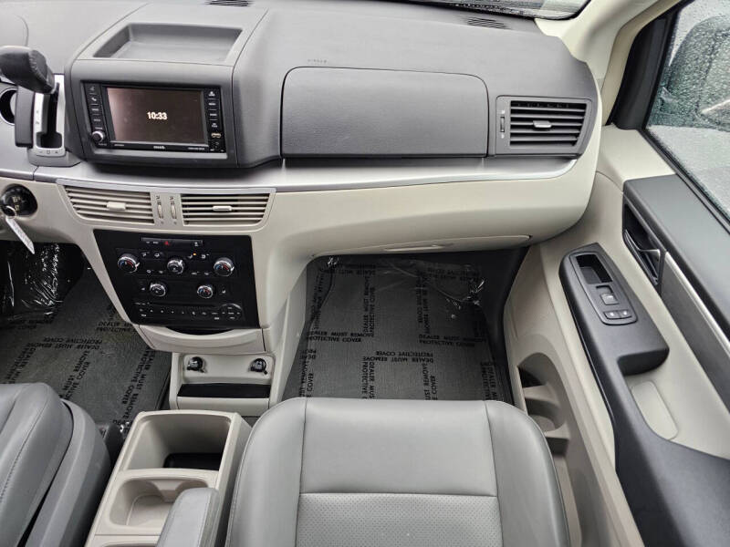 2012 Volkswagen Routan